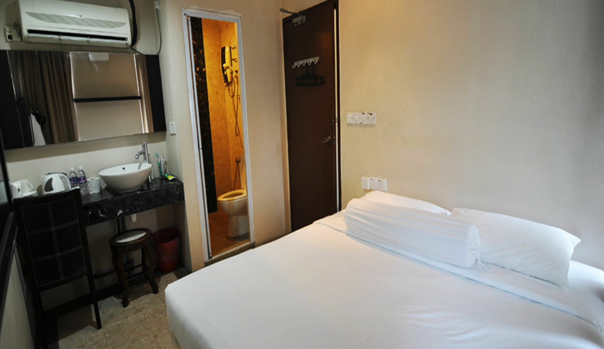 Hotel Zamburger Sungai Bakap Simpang Ampat  Екстер'єр фото